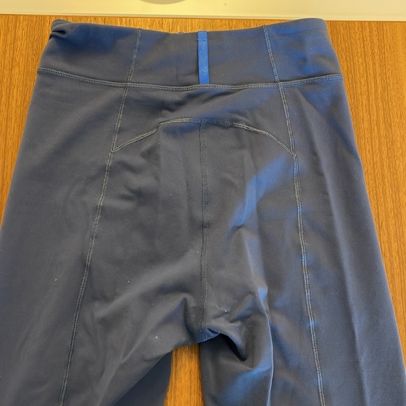 Lululemon size 4 with zipper at the front - Picture 6 of 8